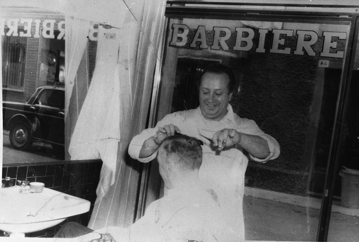 Barbiere, anni 40, via mercato